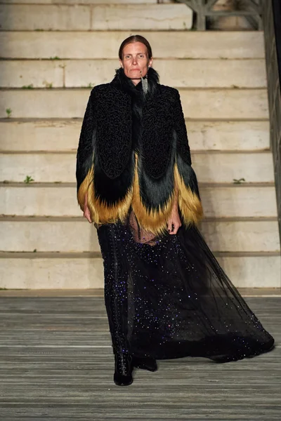Look 1